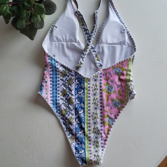 One piece swim 🏊‍♂️ - Picture 3 of 4